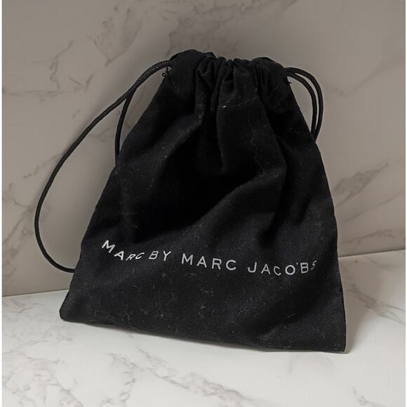 MARC BY MARC JACOBS Katie Turnlock Chunky Silicone Bracelet - Picture 4 of 4